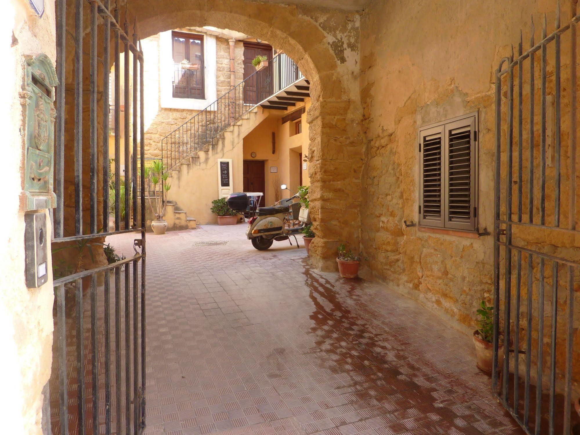 Corte Dei Greci Panzió Agrigento Kültér fotó